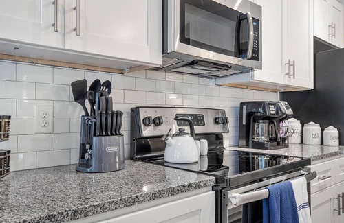 Downtown Chattanooga Condo | Beautiful 2BR Condo with Pool & Breakfast - Guest Rated 9.8