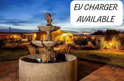 Gillenbah Hotel | Family-Friendly Newell Motor Inn Narrandera with Pool & Breakfast