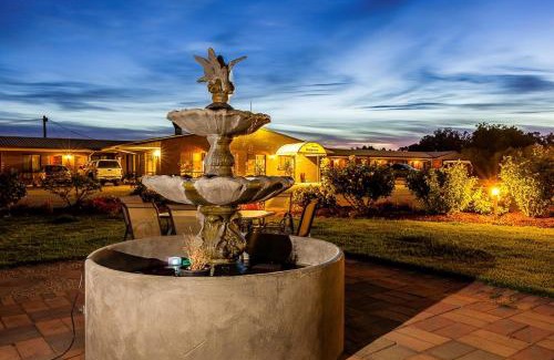 Gillenbah Hotel | Family-Friendly Newell Motor Inn Narrandera with Pool & Breakfast