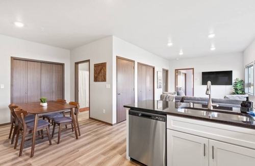 South Perry District Apartment | Perfect 2 Bd 2 Bth Retreat Near Downtown & Perry District