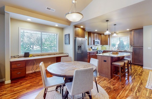 Sandpoint House | Modern Retreat with Hot Tub, Patio & Fireplace Near Skiing