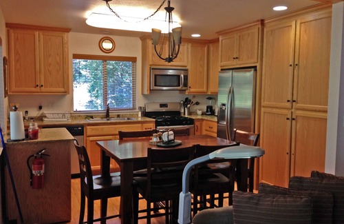 Yosemite West House | Explore Yosemite Inverness House: Top-Rated with Pool & More