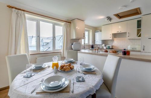 St Merryn Apartment | Pet and Child Friendly Retreat at Newland - Rated 9/10