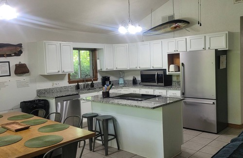 Lakeview Cabin | Discover the Top Trout Fishing Escape with Spa Amenities