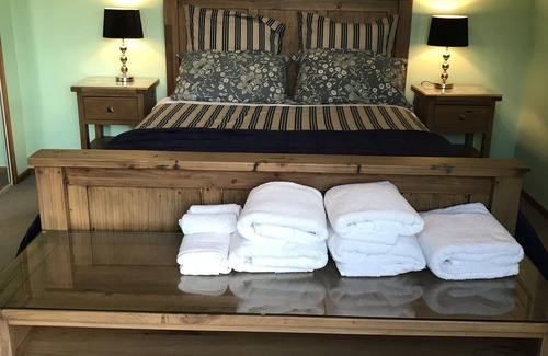 West Melton Bed & Breakfast | Discover Newlands B&B: Guest Rated 9.6 with Spa & Breakfast