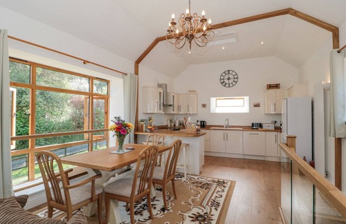 West Buckland Cottage | NEWLANDS BARN, family friendly, with a garden in Wellington