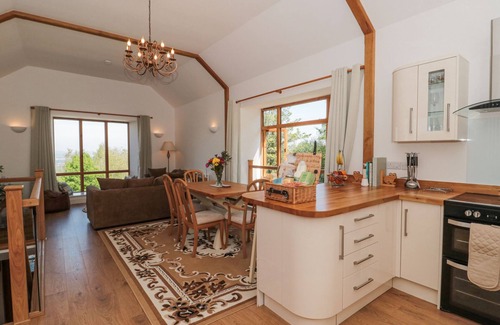 West Buckland Cottage | NEWLANDS BARN, family friendly, with a garden in Wellington