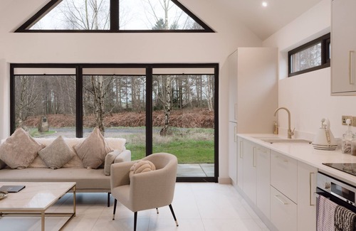 Consett Cabin | Newlands Lodges: Guest Rated 10/10 with Spa & Breakfast
