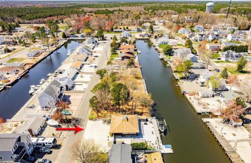 Lanoka Harbor House | Newley updated Waterfront beach house