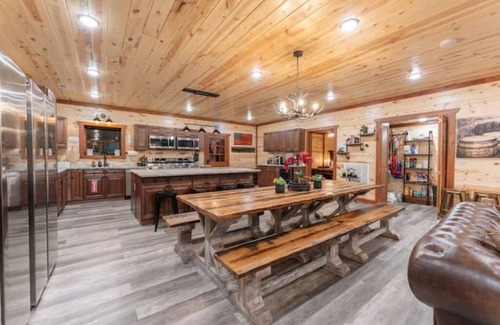 Caton Cabin | Experience NewLuxuryCabin with EV Charging & Indoor Pool