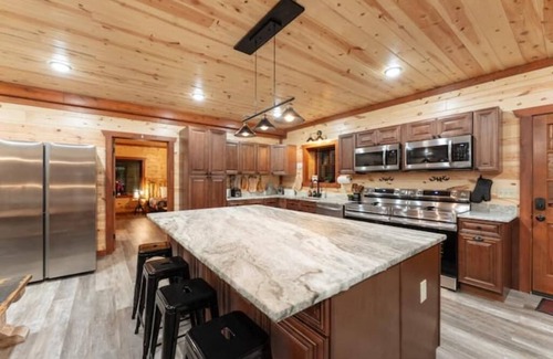 Caton Cabin | Experience NewLuxuryCabin with EV Charging & Indoor Pool