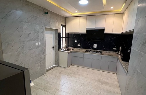 Ofin Apartment | Modern Two Bedroom Apartment with Kitchen & Family Friendly