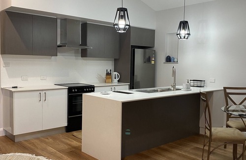 West Tamworth Villa | Newly Built 2 Bedroom Retreat - Centrally Located & Pet-Friendly
