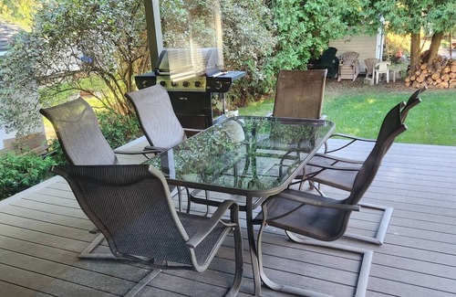 Inverhuron Cottage | Cozy 3 Bedroom Cottage Just Steps from the Beach