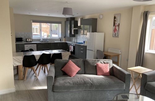 Balderton House | Exceptional 3-Bedroom House with Kitchen & Parking
