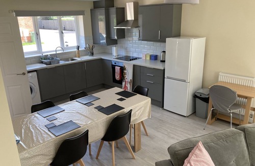 Balderton House | Exceptional 3-Bedroom House with Kitchen & Parking