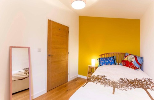 Cambridge House | Modern 3BR Home Steps from Addenbrooke's - Rated 10/10