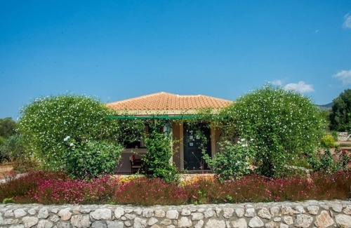 Vlachata House | Independently Built Villas with Stunning Sea & Mountain Views