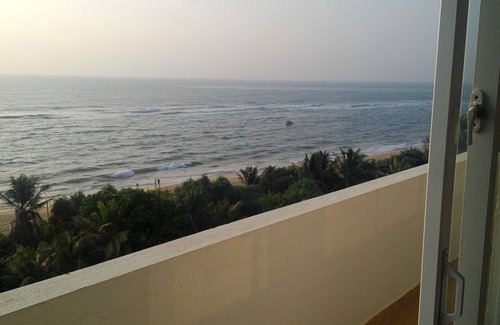 Mount Lavinia Apartment | Modern Oceanview Apartment with Breathtaking Scenery