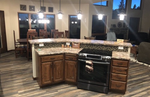 Lead Cabin | Newly Built Cabin in Black Hills – Rated 9.8/10 with Kitchen