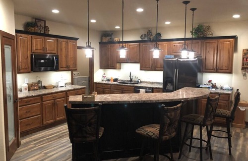 Lead Cabin | Newly Built Cabin in Black Hills – Rated 9.8/10 with Kitchen