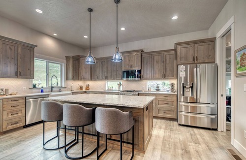 Garden Valley Cabin | New Cabin Retreat with Private Pool & Hot Tub Oasis