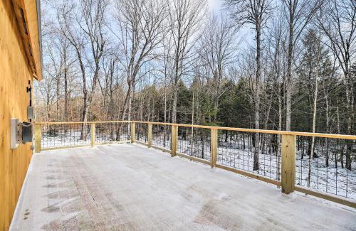 Morrisville House | Cozy Cabin Retreat with Hot Tub - 16 Mi to Stowe Mtn!