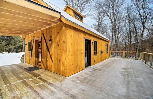 Morrisville House | Cozy Cabin Retreat with Hot Tub - 16 Mi to Stowe Mtn!