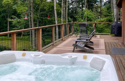 Morrisville House | Cozy Cabin Retreat with Hot Tub - 16 Mi to Stowe Mtn!