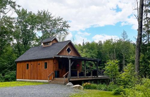 Morrisville House | Cozy Cabin Retreat with Hot Tub - 16 Mi to Stowe Mtn!