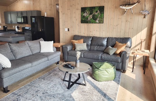 Lake Jessie Cabin | Cozy Cedarpoint Cottage on Jessie Lake - Pet Friendly Retreat