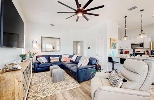 Rockport House | Coastal Retreat with Ocean Views & Pool - Rated 10/10