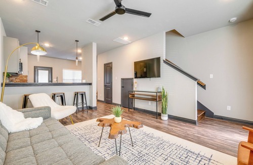 College Station Apartment | Modern Corner Hideaway Near Texas A&M with Pool Access