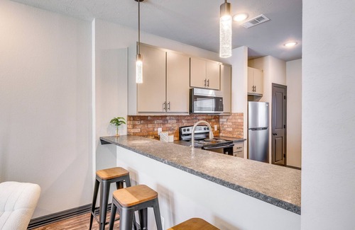 College Station Apartment | Modern Corner Hideaway Near Texas A&M with Pool Access