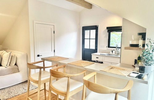 Upper Riviera Apartment | Newly built designer guesthouse nestled in Santa Barbara’s Sycamore Canyon.