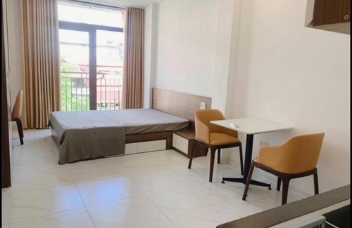 Lang Ha Apartment | Budget-Friendly Entire Unit with Balcony & Pet Friendly