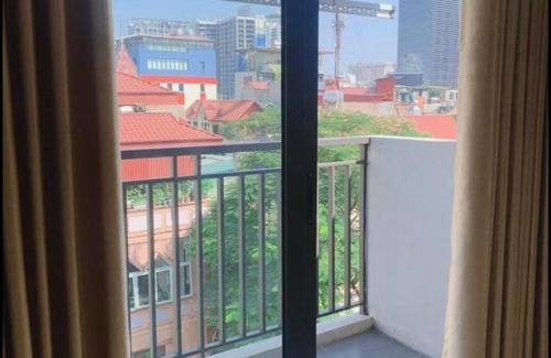 Lang Ha Apartment | Budget-Friendly Entire Unit with Balcony & Pet Friendly