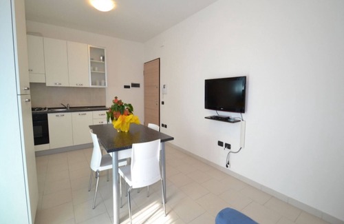 Rosapineta Apartment | Modern Flat in the Heart of Rosolina Mare with Spa & Kitchen