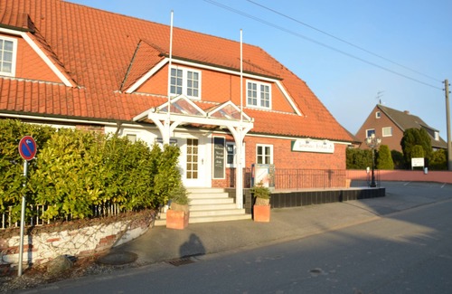 Wisch Apartment | Newly Built Beachside Apartment with Breakfast & Kitchen