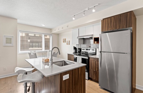 Aldershot House | Central 2BR Home in Burlington - Perfect for Families