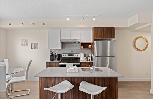 Aldershot House | Central 2BR Home in Burlington - Perfect for Families