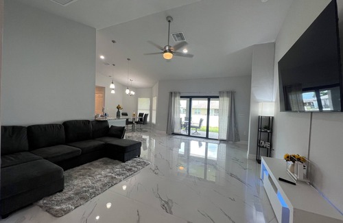 Sunshine House | Modern Home Ideal for Families Near SW Florida Airport