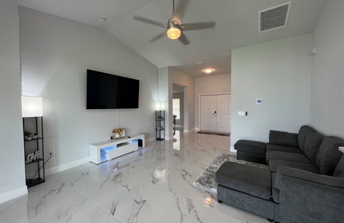 Sunshine House | Modern Home Ideal for Families Near SW Florida Airport