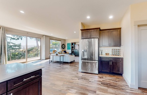 Florence House | Newly Built Home with Ocean View & Two Kitchens