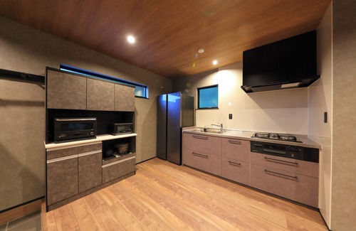 Fujikawaguchiko Hotel | Newly built in 2025 Luxury furniture and appliances included Luxury design villa in the forest BB/Minamitsurugun Yamanashi