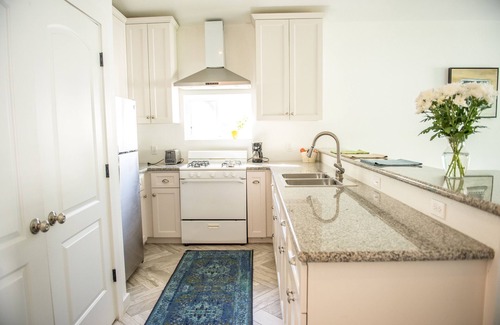 MacGregor House | Modern Inner Loop Townhome with Breakfast & Kitchen Access