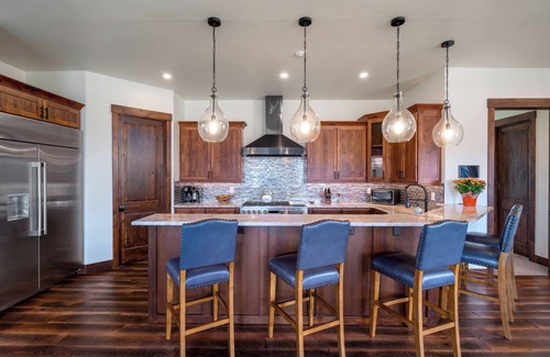 Steamboat Springs Cabin | Modern Retreat with Western Bar, Steps from the Gondola