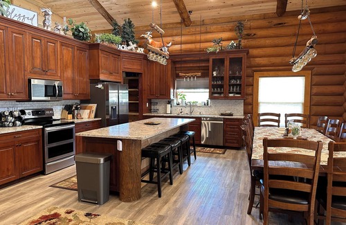 Grand Lake Cabin | Experience a Cozy Log Cabin by Private Lake with Spa & Pool