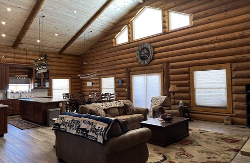 Grand Lake Cabin | Experience a Cozy Log Cabin by Private Lake with Spa & Pool