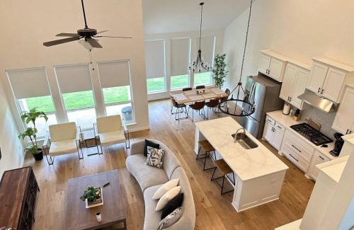 Celina House | Ideal Family Retreat: Newly Built Home with Pet-Friendly Perks
